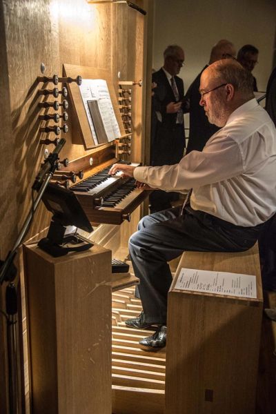 Klaus-Peter Jamin an der neuen Orgel